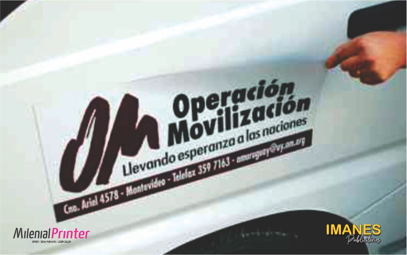 avisos-imantados-para-automoviles-y-furgonetas-publicidad Aviso imantado para automóviles y furgonetas de gran formato con datos de contacto y logo de servicios.